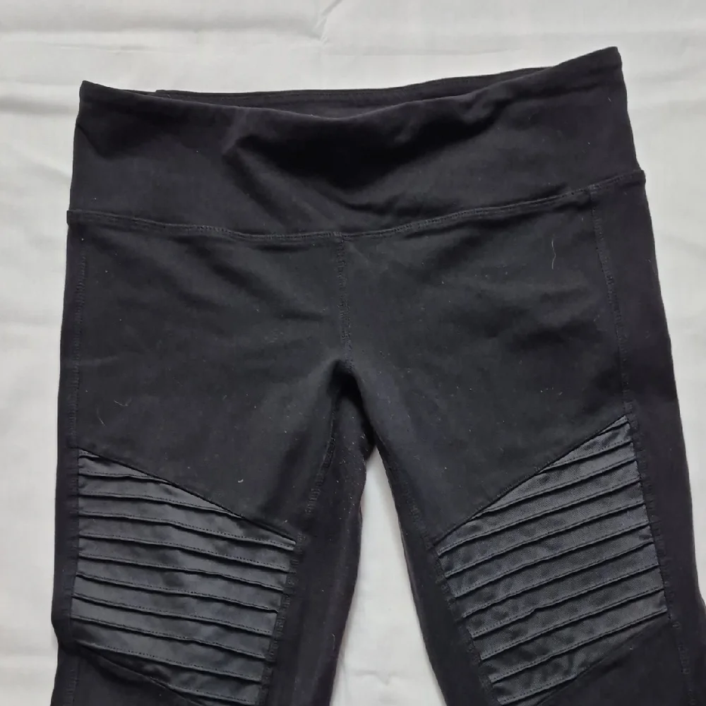 ALO Yoga‎ Moto Black Textured Leggings M